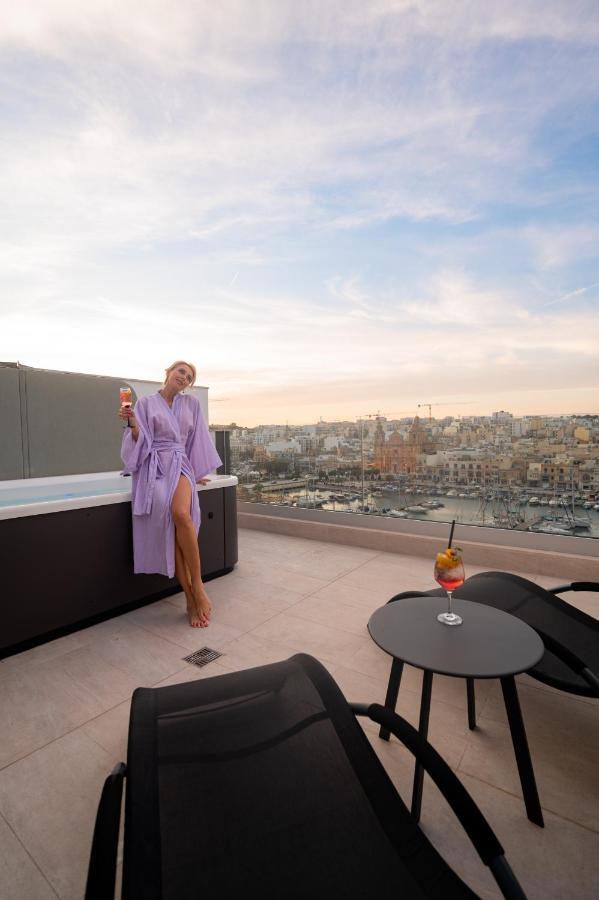 The Address Seafront Suites With Hot Tub Pietà Exterior foto